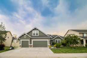 Spacious 5BR Family Home with BBQ & Workspace